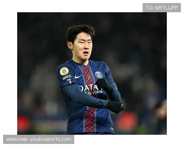 从边路爆点到战术枢纽 巴黎圣日耳曼李刚仁中场角色进化全景观察